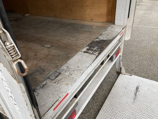 三菱ふそうキャンターアルミバン小型（2t・3t）[写真11]