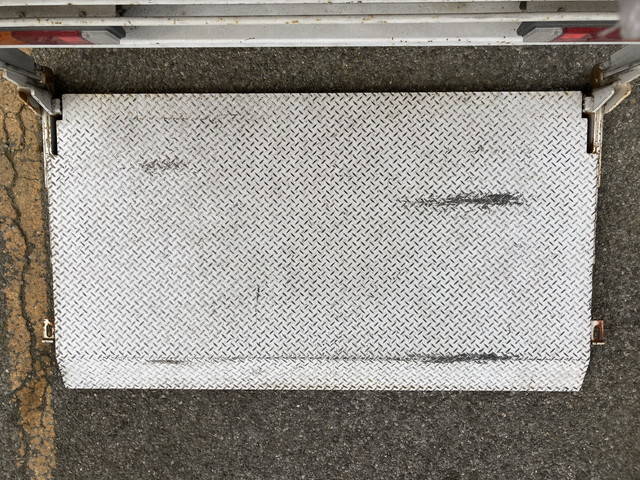 三菱ふそうキャンターアルミバン小型（2t・3t）[写真19]