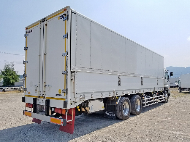いすゞギガ冷蔵冷凍ウイング大型（10t）[写真02]