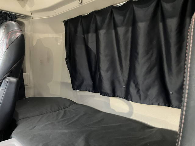 日野プロフィアトレーラーヘッド（トラクターヘッド）大型（10t）[写真24]