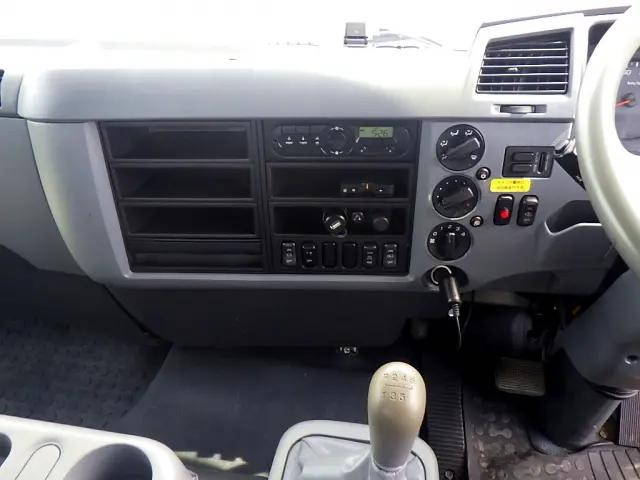 三菱ふそうファイターコンテナ専用車中型（4t）[写真11]