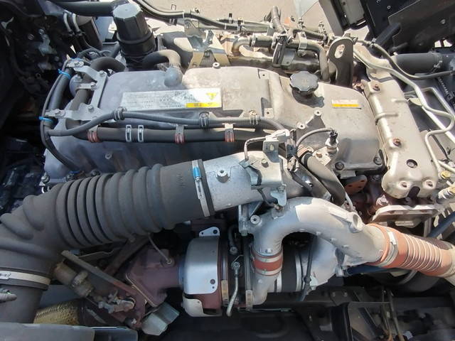 いすゞギガアルミウイング大型（10t）[写真15]