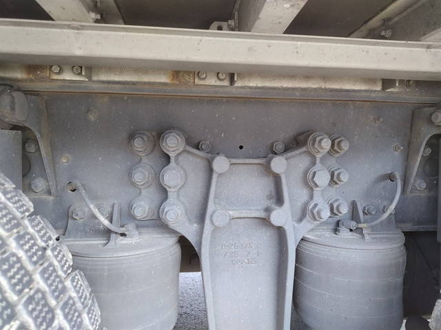 いすゞギガアルミウイング大型（10t）[写真16]