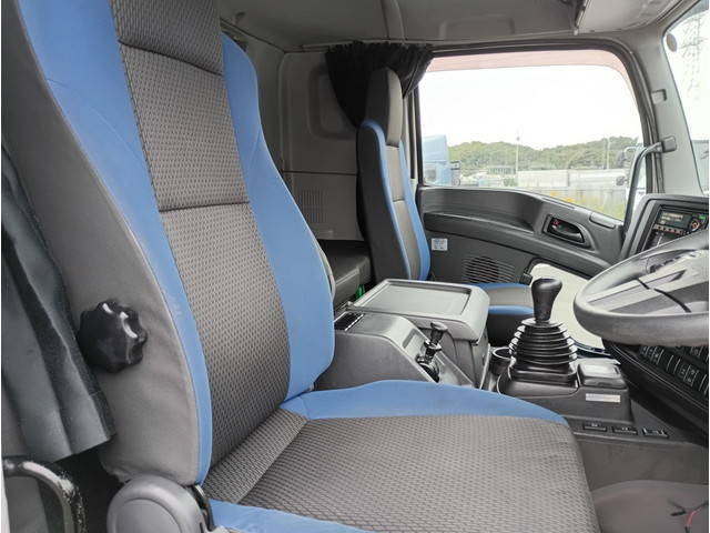 いすゞギガアルミウイング大型（10t）[写真21]