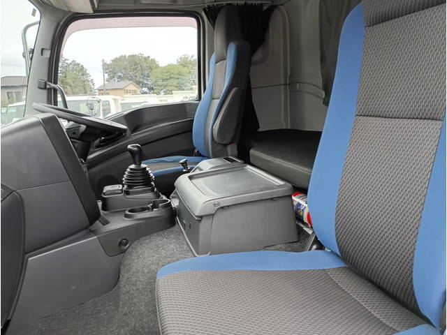 いすゞギガアルミウイング大型（10t）[写真22]