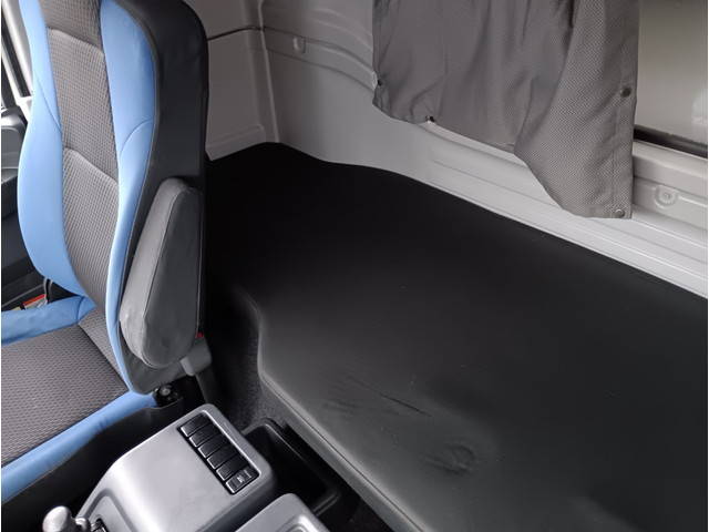 いすゞギガアルミウイング大型（10t）[写真24]