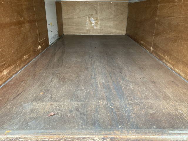 いすゞエルフアルミバン小型（2t・3t）[写真13]