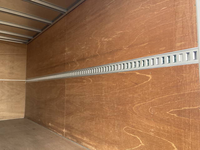 いすゞエルフアルミバン小型（2t・3t）[写真15]