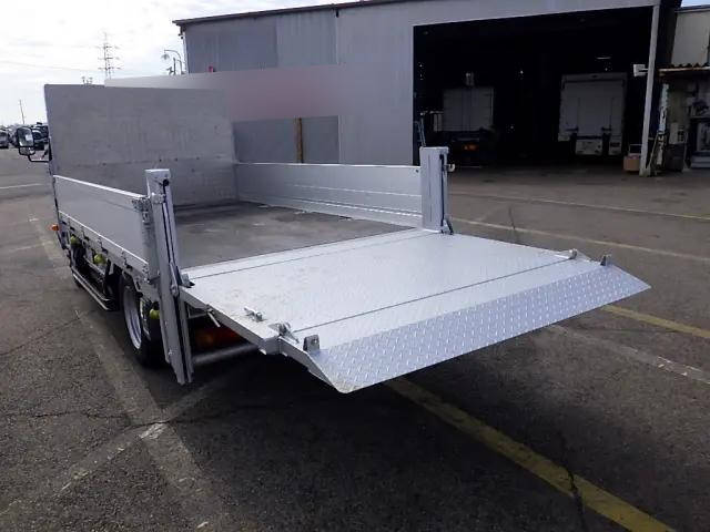 日野デュトロアルミブロック小型（2t・3t）[写真13]