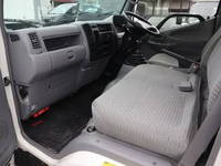 トヨタトヨエース平ボディ小型（2t・3t）[写真32]