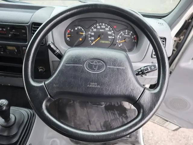 トヨタトヨエース平ボディ小型（2t・3t）[写真33]