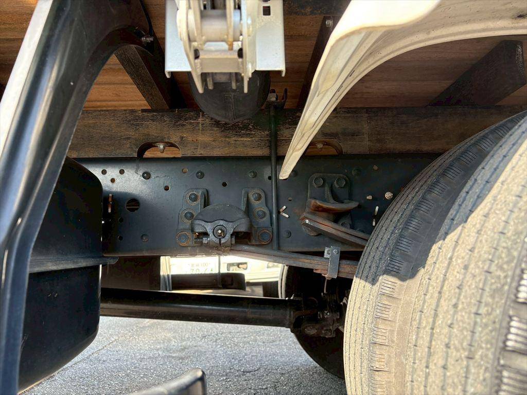 いすゞフォワード平ボディ中型（4t）[写真12]