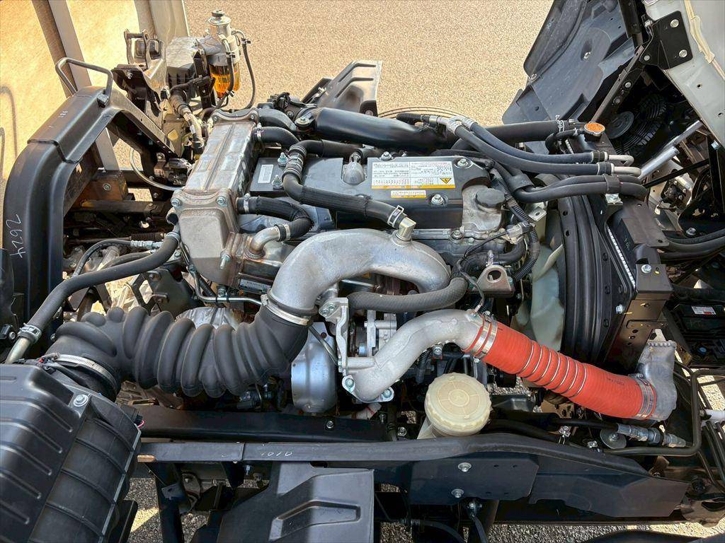 いすゞフォワード平ボディ中型（4t）[写真16]