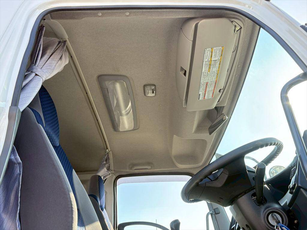 いすゞフォワード平ボディ中型（4t）[写真21]