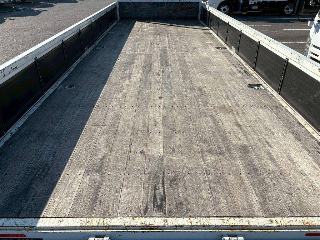 いすゞフォワード平ボディ中型（4t）[写真07]