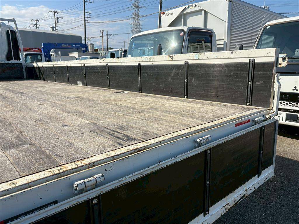 いすゞフォワード平ボディ中型（4t）[写真09]