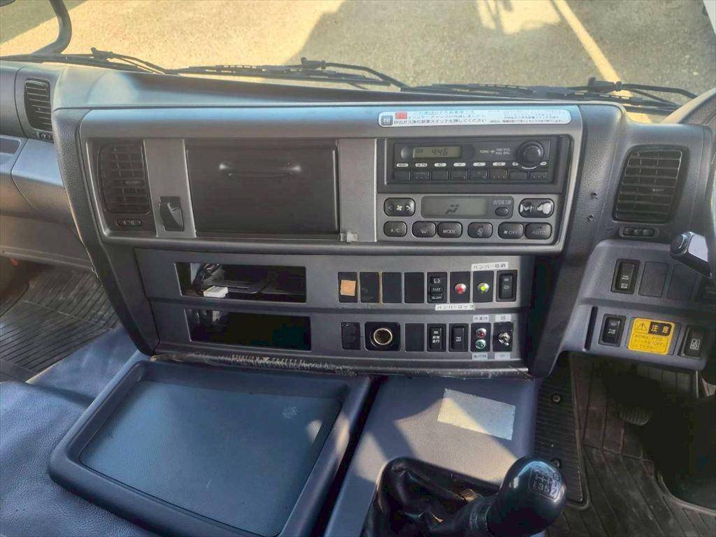 日野プロフィア深ダンプ（土砂禁ダンプ）大型（10t）[写真22]