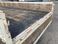 三菱ふそうキャンター平ボディ小型（2t・3t）[写真15]