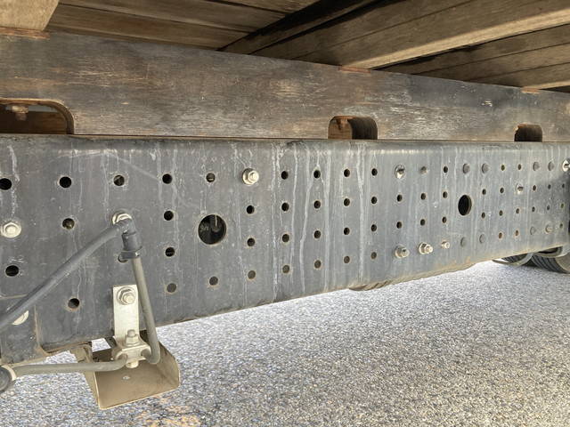 三菱ふそうキャンター平ボディ小型（2t・3t）[写真20]