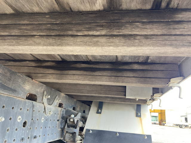 三菱ふそうキャンター平ボディ小型（2t・3t）[写真22]