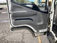 三菱ふそうキャンター平ボディ小型（2t・3t）[写真26]