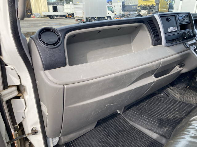 三菱ふそうキャンター平ボディ小型（2t・3t）[写真29]