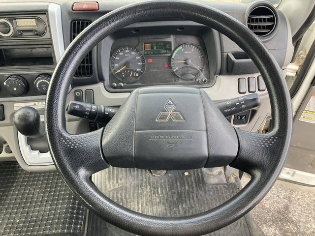 三菱ふそうキャンター平ボディ小型（2t・3t）[写真32]