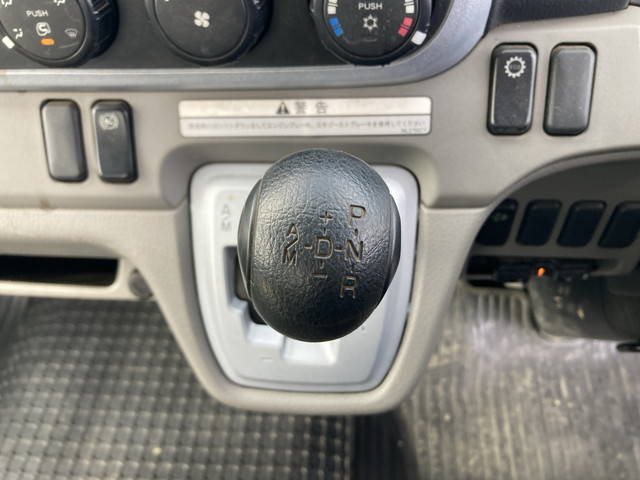 三菱ふそうキャンター平ボディ小型（2t・3t）[写真33]