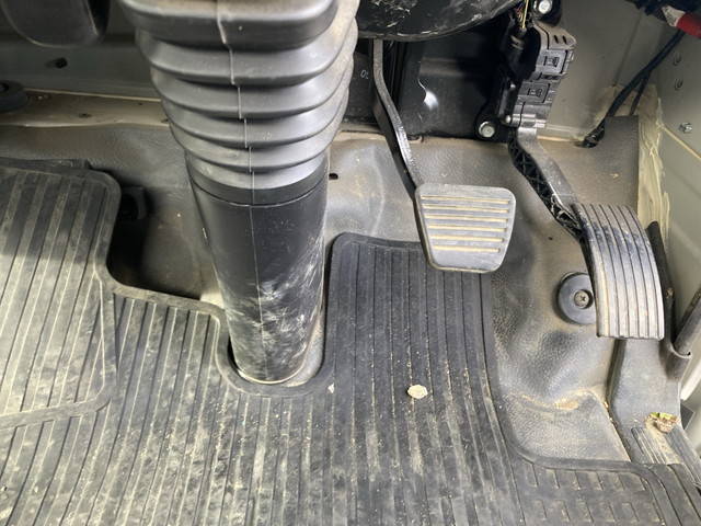 三菱ふそうキャンター平ボディ小型（2t・3t）[写真34]