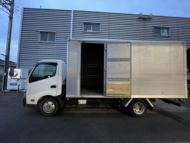 トヨタダイナアルミバン小型（2t・3t）[写真03]