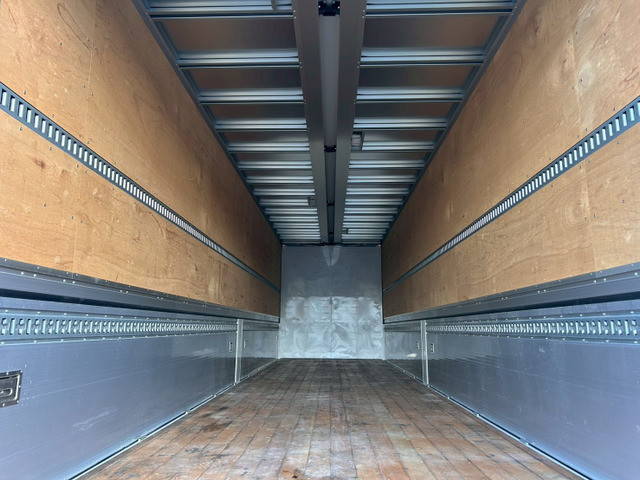 三菱ふそうスーパーグレートアルミウイング大型（10t）[写真12]