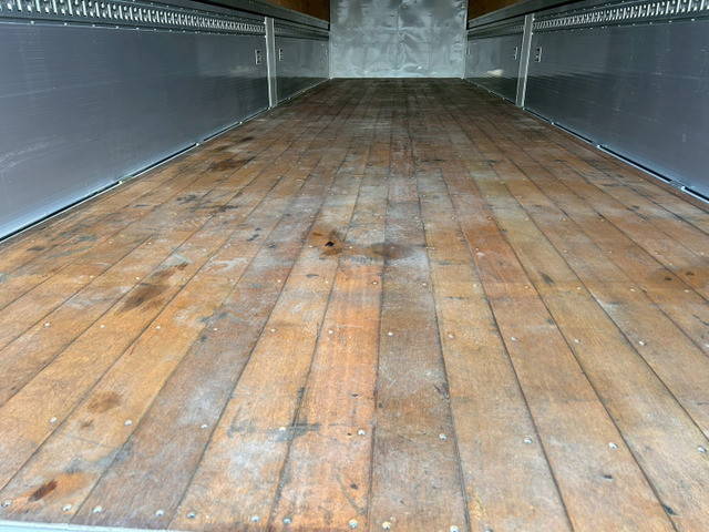 三菱ふそうスーパーグレートアルミウイング大型（10t）[写真14]