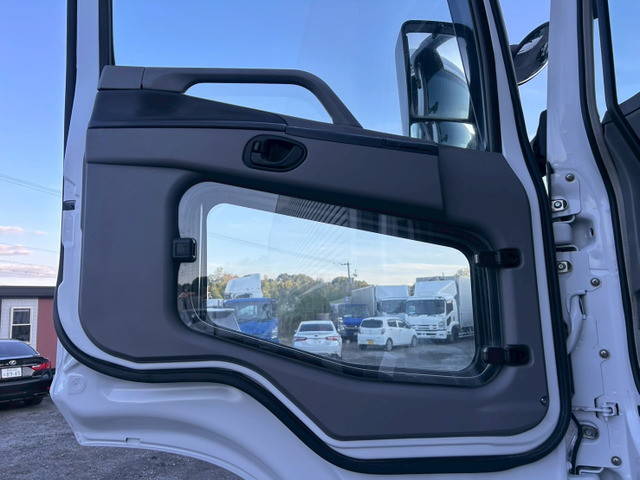 三菱ふそうスーパーグレートアルミウイング大型（10t）[写真15]