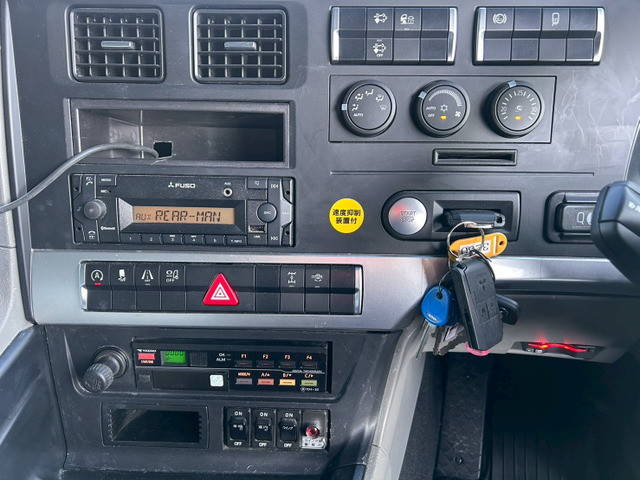 三菱ふそうスーパーグレートアルミウイング大型（10t）[写真23]