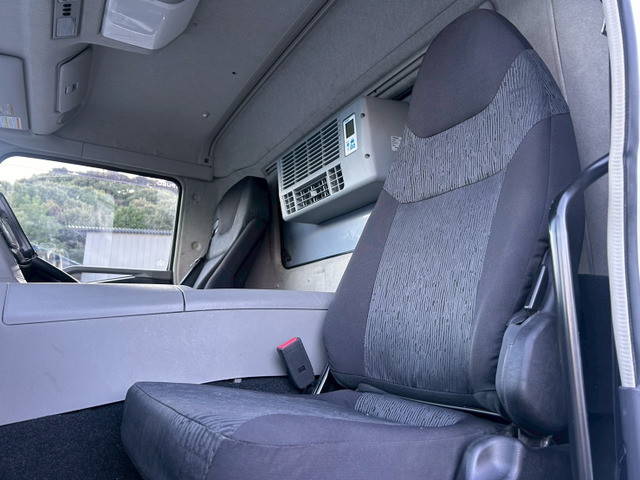 三菱ふそうスーパーグレートアルミウイング大型（10t）[写真39]