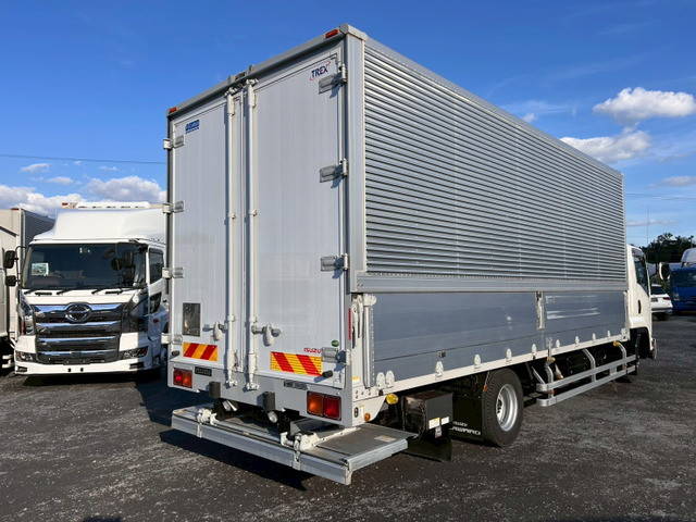 いすゞフォワードアルミウイング中型（4t）[写真02]