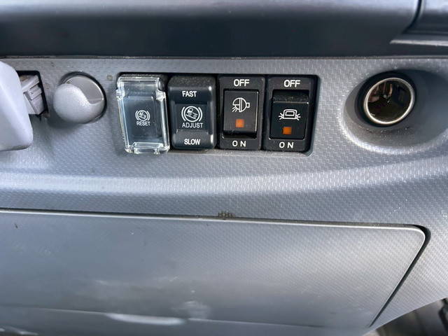 いすゞフォワードアルミウイング中型（4t）[写真26]