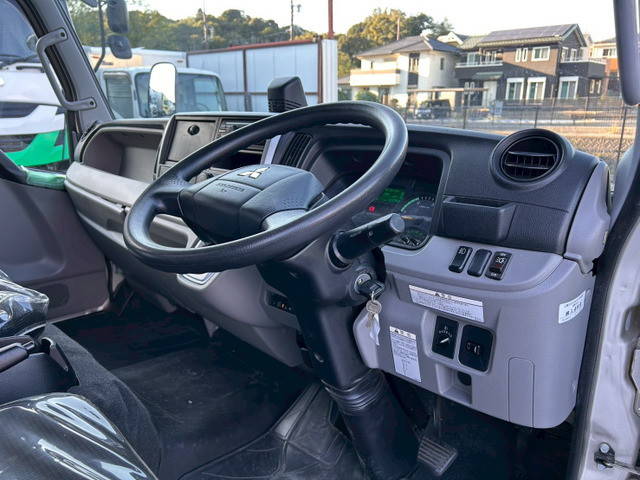 三菱ふそうキャンターアルミバン小型（2t・3t）[写真14]