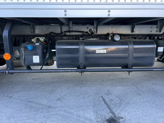 三菱ふそうキャンターアルミバン小型（2t・3t）[写真28]