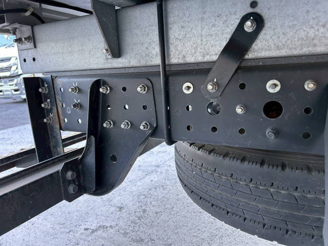 三菱ふそうキャンターアルミバン小型（2t・3t）[写真35]