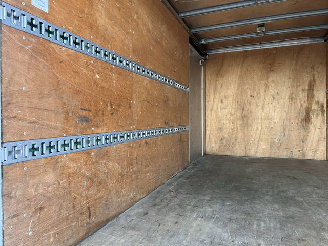 三菱ふそうキャンターアルミバン小型（2t・3t）[写真09]