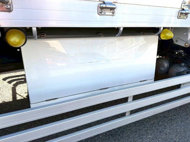 いすゞギガアルミブロック大型（10t）[写真12]