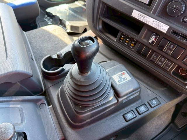 いすゞギガアルミブロック大型（10t）[写真25]