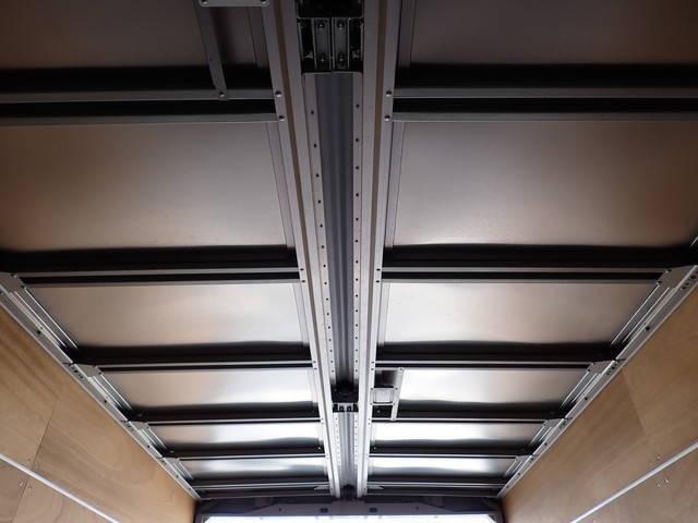 三菱ふそうキャンターアルミウイング小型（2t・3t）[写真18]