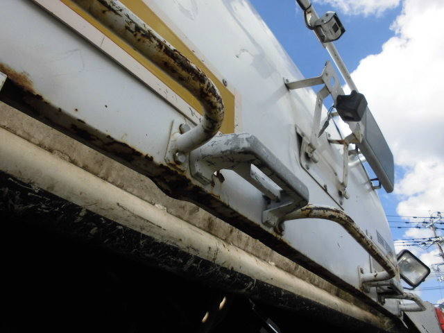 いすゞエルフパッカー車（塵芥車）小型（2t・3t）[写真05]