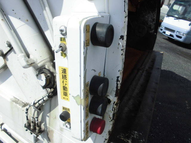 いすゞエルフパッカー車（塵芥車）小型（2t・3t）[写真06]