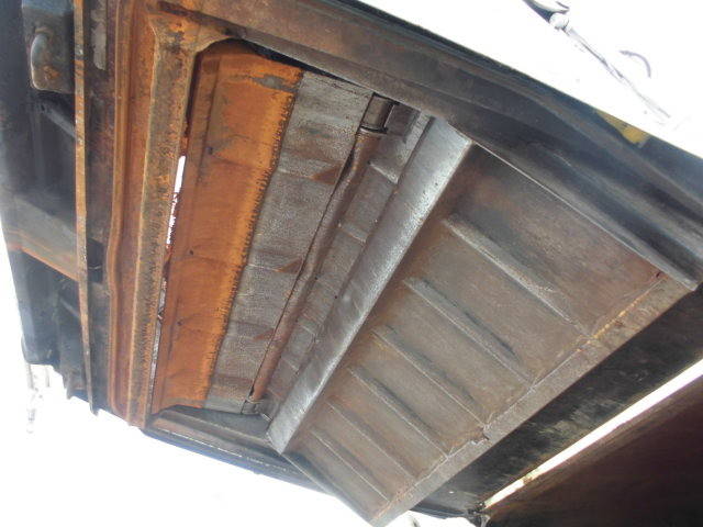 いすゞエルフパッカー車（塵芥車）小型（2t・3t）[写真09]