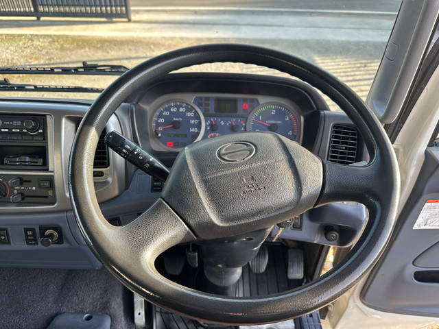 日野レンジャー平ボディ増トン（6t・8t）[写真32]