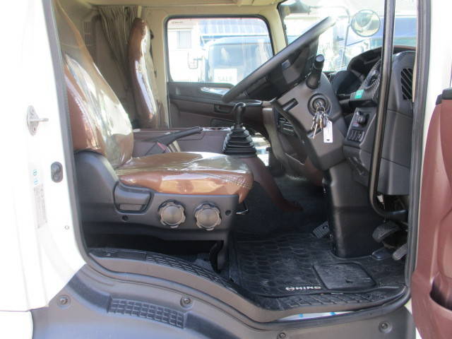 日野レンジャーアルミバン中型（4t）[写真24]