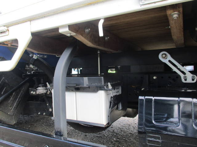 いすゞエルフクレーン3段小型（2t・3t）[写真11]